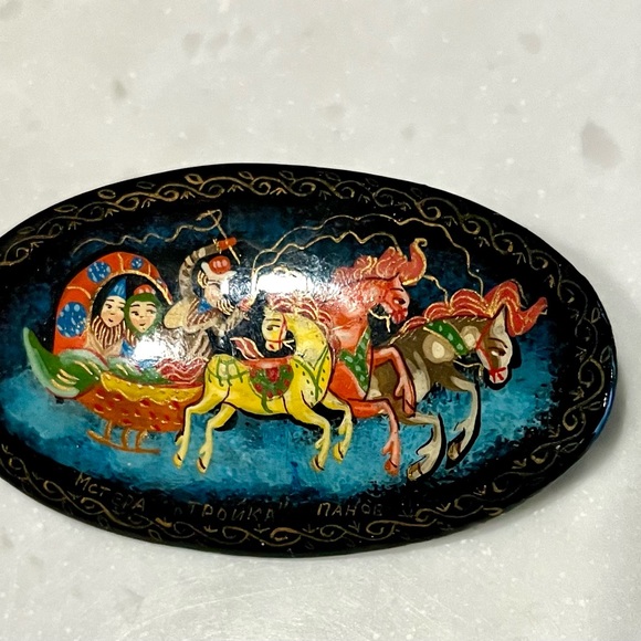 Vintage Hand Painted Brooch from Russia. Bought in 1983 (30 years ago) - Picture 1 of 2